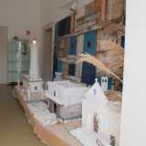 La struttura � diventata da qualche anno sede dell�infopoint turistico ed ospita mostre fotografiche e artistiche, pur continuando con la sua luce a segnalare ai naviganti la presenza di un porto piccolo ma sicuro: quello di Torre Canne